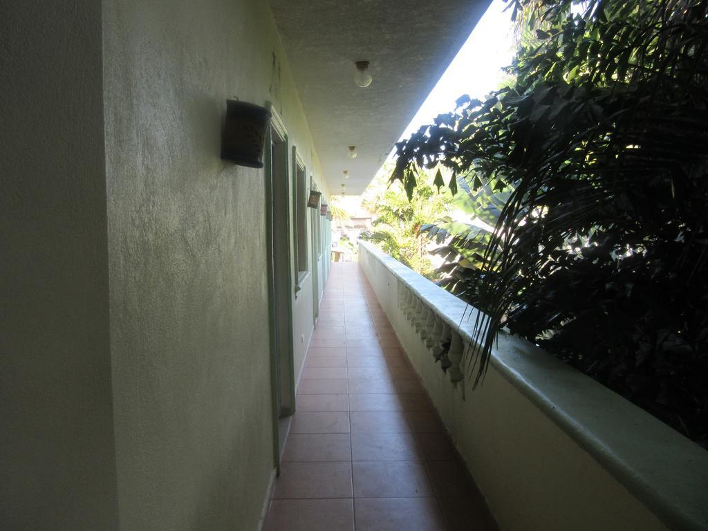 Hotel Cambri ナグア エクステリア 写真