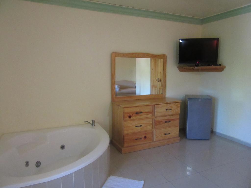 Hotel Cambri ナグア 部屋 写真