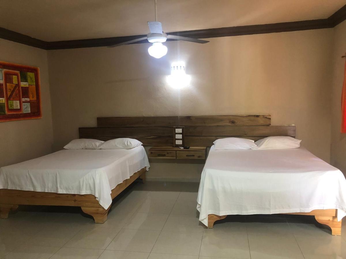 Hotel Cambri ナグア エクステリア 写真