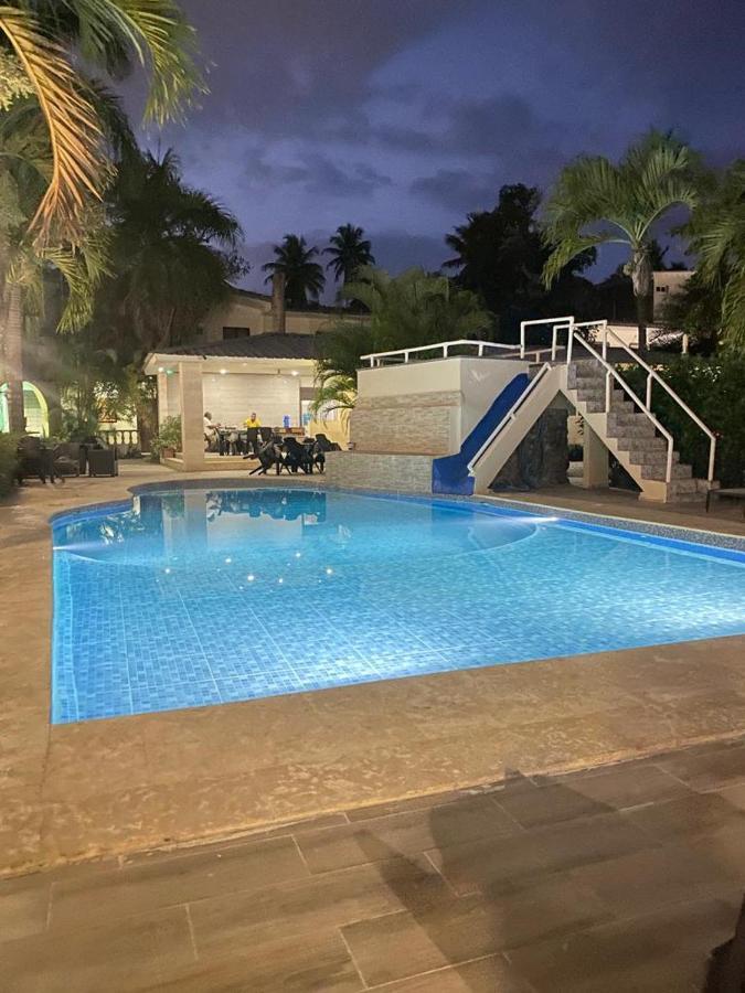 Hotel Cambri ナグア エクステリア 写真